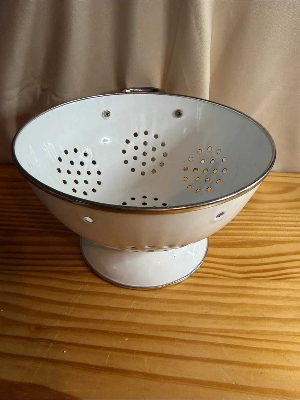 Vintage 1980s White Enamel Pedestal Colander 9” - Floral Rose & Ribbon
